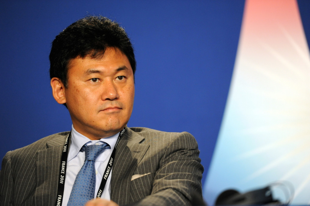 Hiroshi_Mikitani_at_the_37th_G8_Summit_in_Deauville_040-2